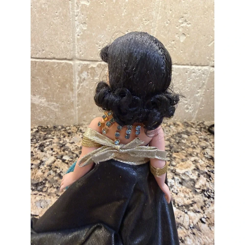 Madame Alexander Cleopatra 86002 1996 Legends #0023/2500 Doll Box COA